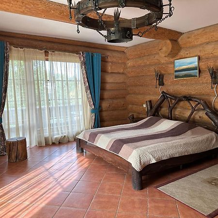 Фільварок Кмитів Hotell Velyki Kosharishcha Exteriör bild