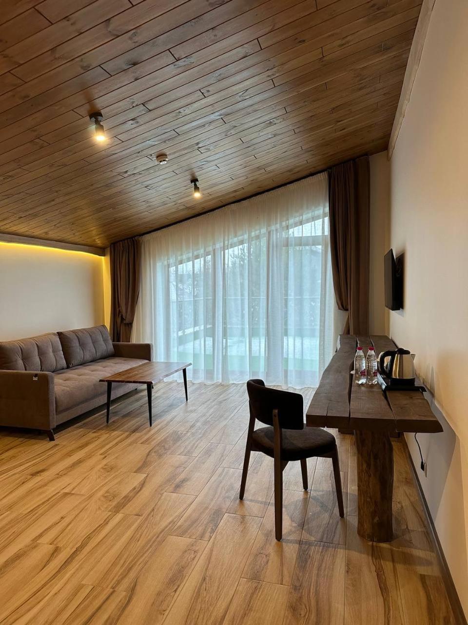 Фільварок Кмитів Hotell Velyki Kosharishcha Exteriör bild