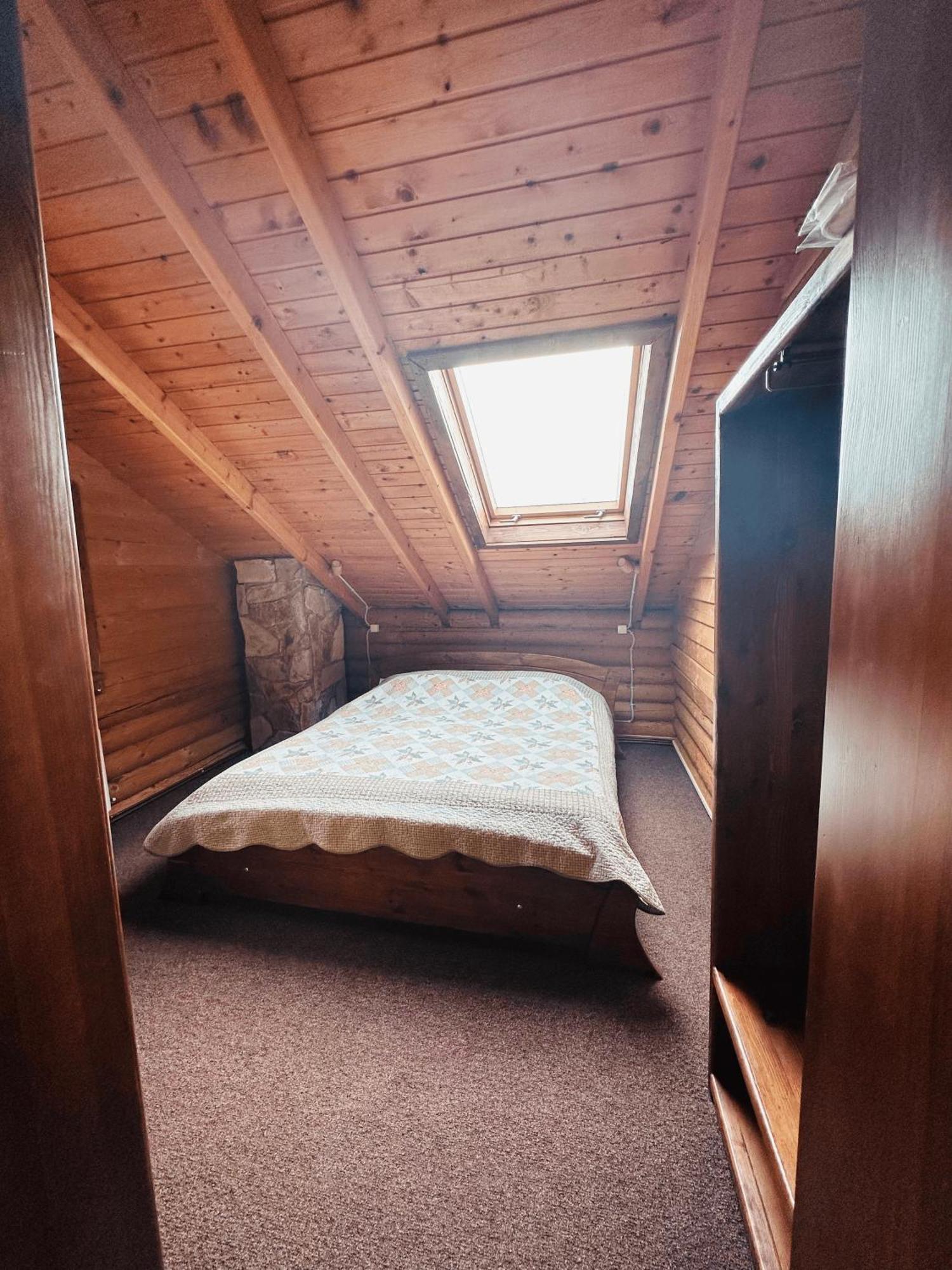 Фільварок Кмитів Hotell Velyki Kosharishcha Exteriör bild