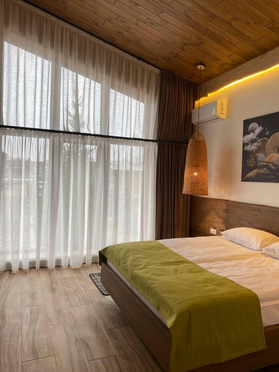 Фільварок Кмитів Hotell Velyki Kosharishcha Exteriör bild