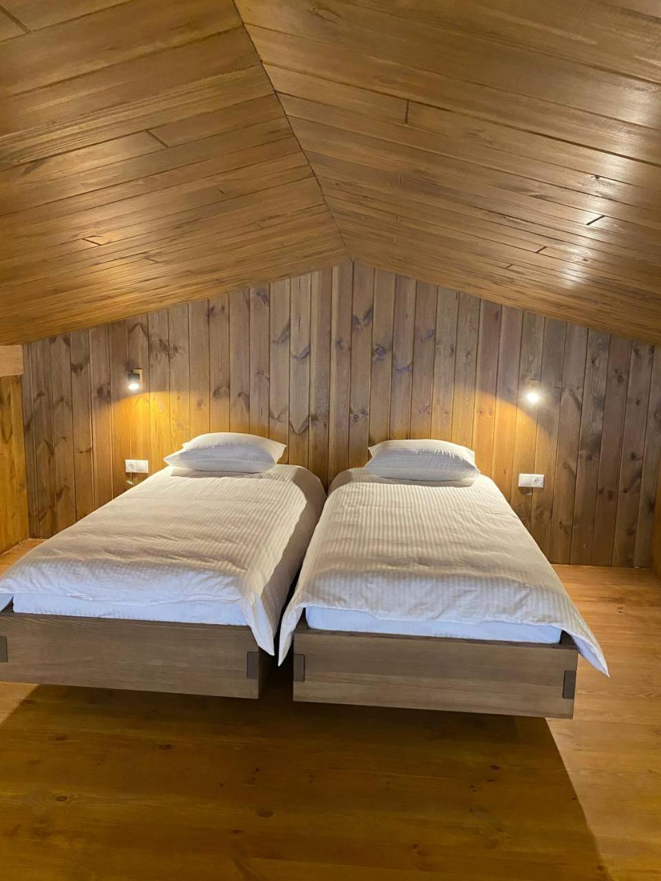 Фільварок Кмитів Hotell Velyki Kosharishcha Exteriör bild